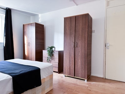 Large Double Room – Steps from Portobello Road Main Photo