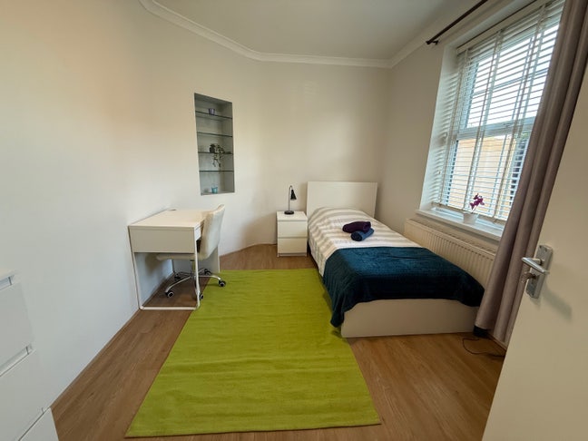 Good Size Single Room Main Photo