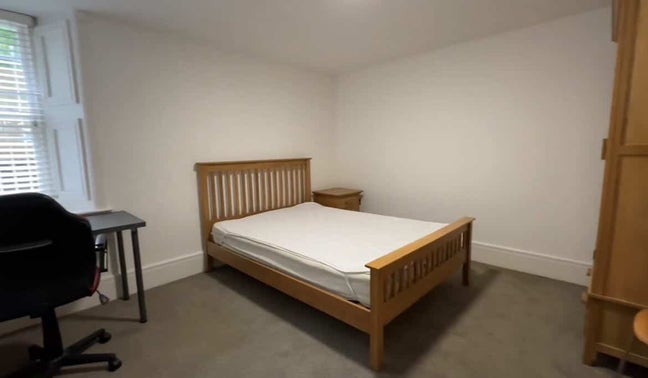 Free Cleaning 2 Bathroom House with Large Room Main Photo