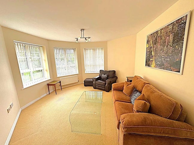 I need a double room /mini flat/ en-suite aro... Main Photo