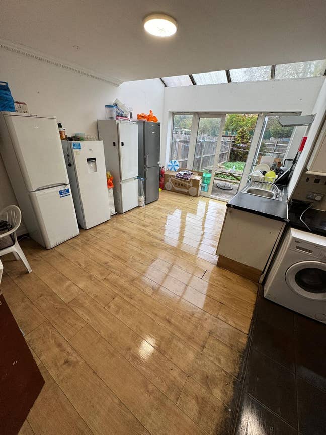 Single Room @Wembley Central  Main Photo