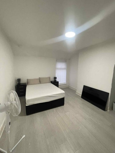 &pound;365 room in Chorlton - 3 month takeover Main Photo