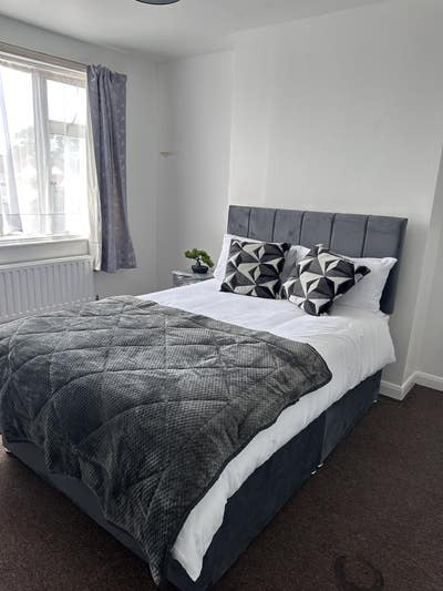 Beautiful Double Room in Wembley  Main Photo