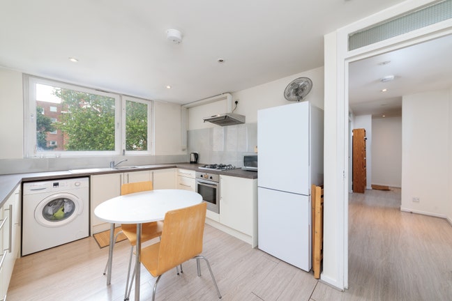 3 Double Beds, Kitchen Diner & Study Room Main Photo