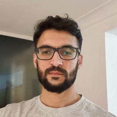 Professional Male seeks a single or double room Main Photo