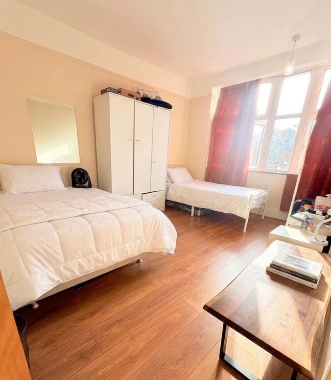Double Room in Sharing Main Photo