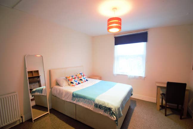 Fully Furnished Room – Move In Ready - Bills inclu Main Photo