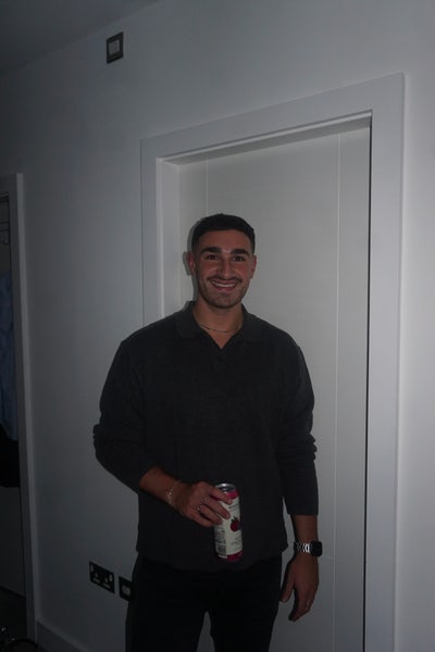 Professional looking for a short term room/sublet! Main Photo