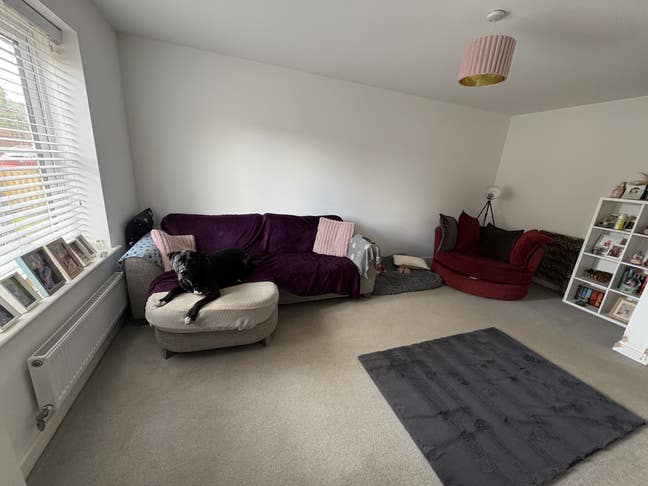 Double Bedroom available in Upton Main Photo