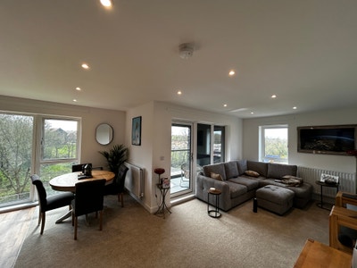 Large Double Room Available now Main Photo