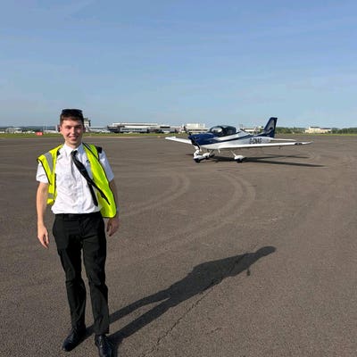 21-yo Student Pilot seeking double ensuite  room Main Photo