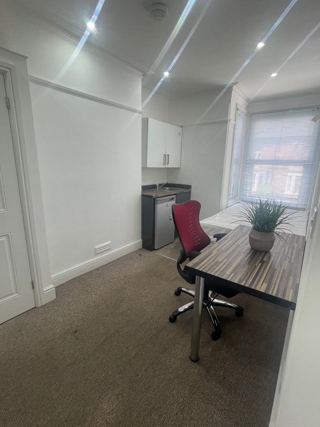 Lovely Double Room all bills incl!! RG1 4RA  Main Photo