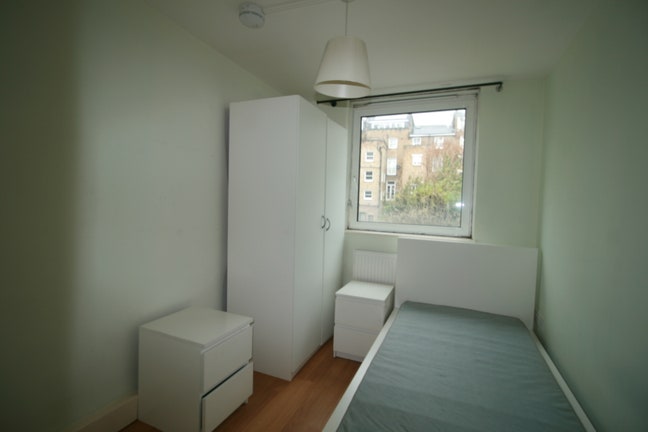 Bedroom available to rent near Little Venice W9 Main Photo