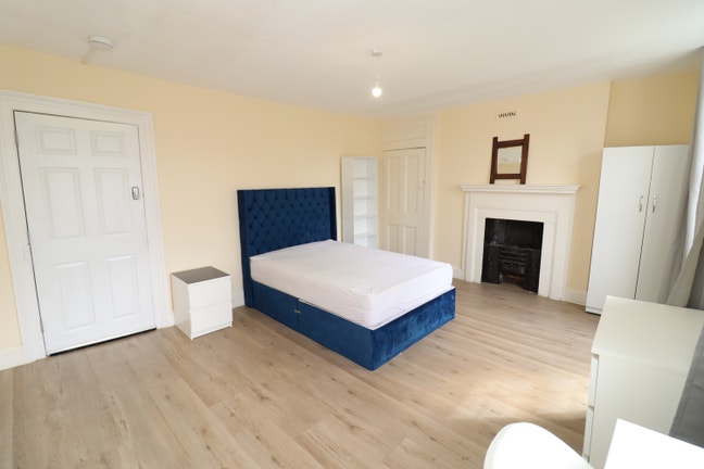 Top Rooms in Bow | 1 Min Walk to District Line🚇🌿 Main Photo