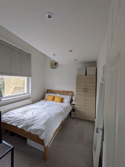 Room available in a spacious house in Camberwell! Main Photo