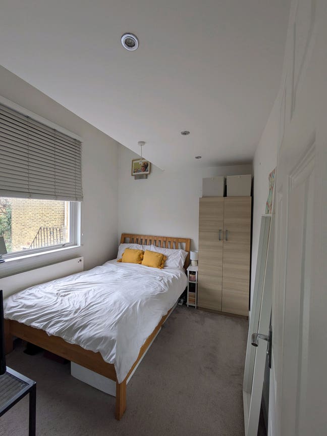 Room available in a spacious house in Camberwell! Main Photo