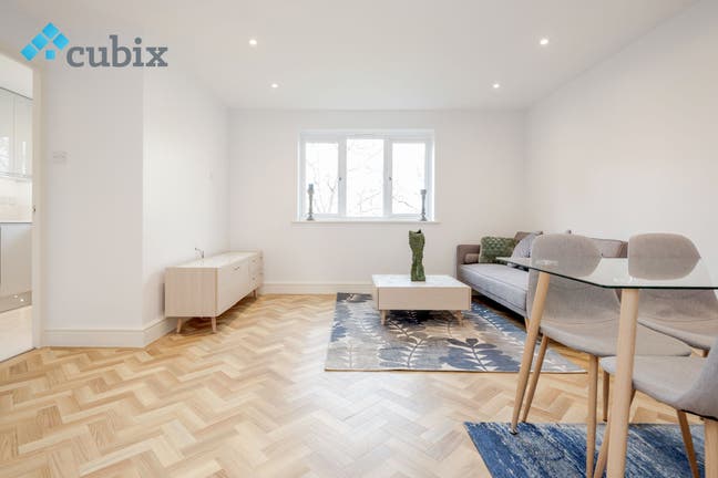 Hi spec 2 bed in zone 1 -SE1 with parking  Main Photo