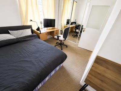  Flat with Private Kitchen & Bathroom Main Photo