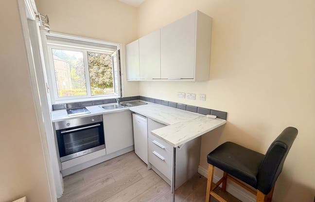 Studio Flat in Huddersfield  Main Photo