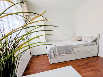 Double Room for rent in clean and tidy house  Main Photo