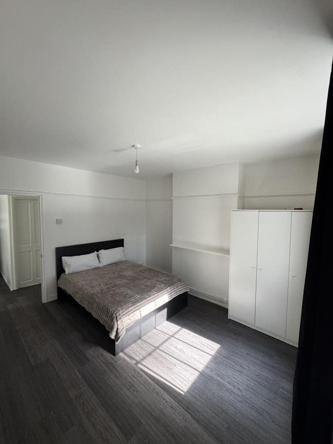 Newly decorated room Main Photo