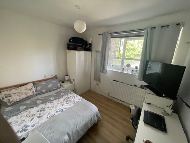     Bright Double Room in Friendly Flat – Zone 1 Main Photo