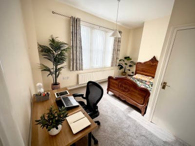 Spacious Studio Flat to Let with Countryside Views Main Photo