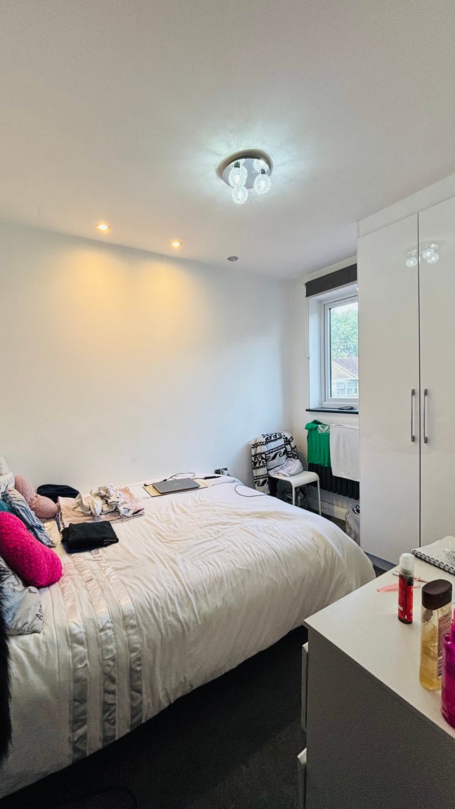 Newly Refurbished 4-Bed House To Let ILFORD Main Photo