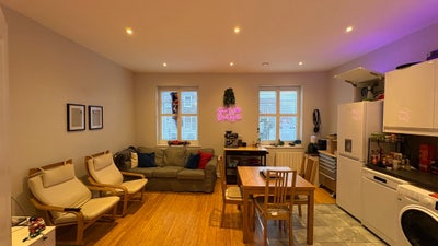 Spacious flat, 30 seconds from Camden Town station Main Photo