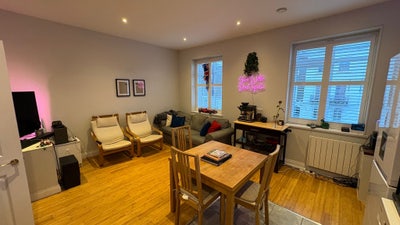 Spacious flat, 30 seconds from Camden Town station Main Photo