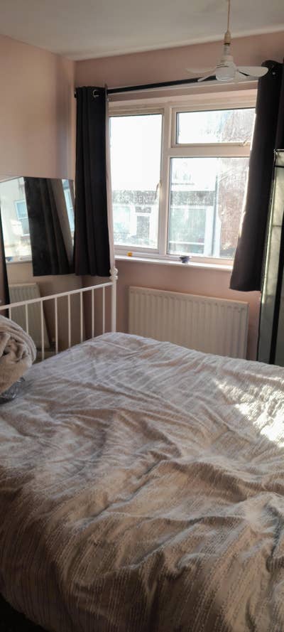 Comfy quiet double bedroom  Main Photo