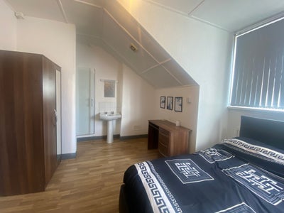 Supported Housing in B16 Ensuite Room No Fees  Main Photo