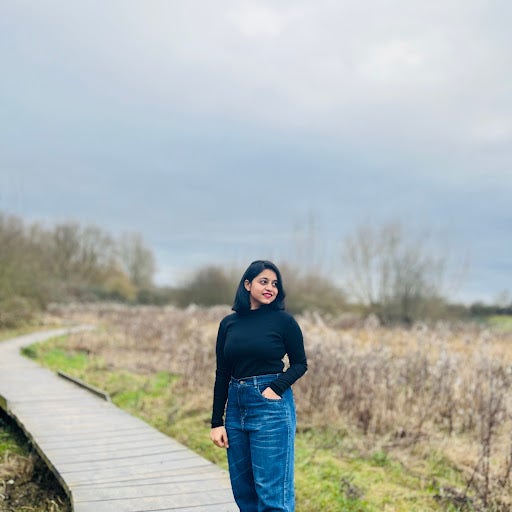 I am a professional female aged 27. I am look... Main Photo