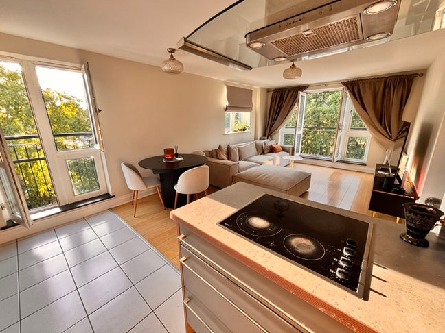 Double Room with En-Suite | RG1 | Bills Inc Main Photo