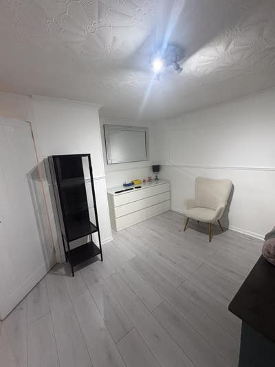 Room available in a 3 bed house only 550 pm Main Photo