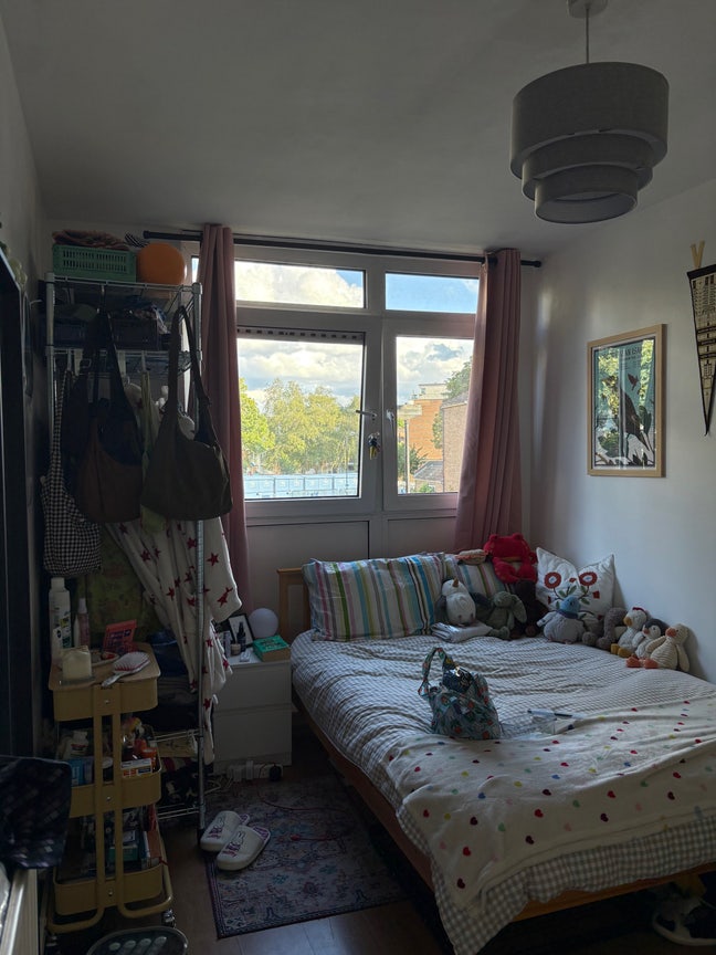 Lovely Spacious Stepney Green Room! Main Photo