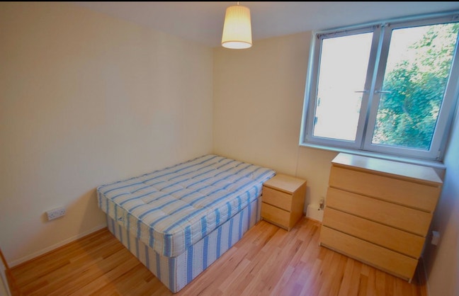 Lovely double room near Southfields station Main Photo