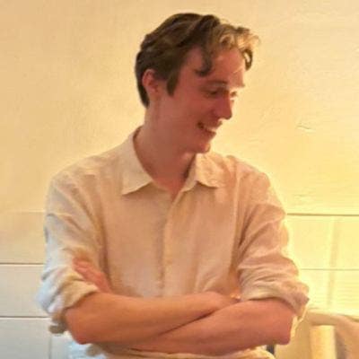 Professional Male seeks a double room Main Photo