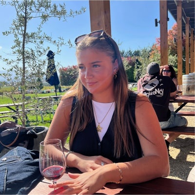 Professional Female seeks a single or double room Main Photo