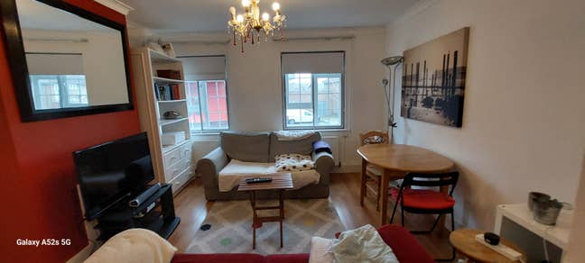Bright room in a beautiful flat Main Photo