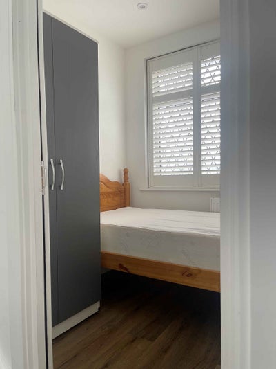 Newly Refurbished 3 rooms available for rent  Main Photo