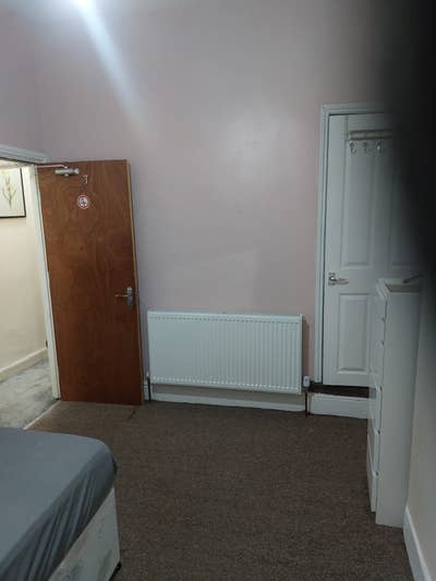 Large Double Room With Garden Access Main Photo