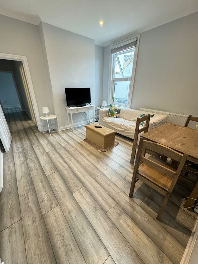 2 Fulham Broadway Rooms with Shared Living Room Main Photo