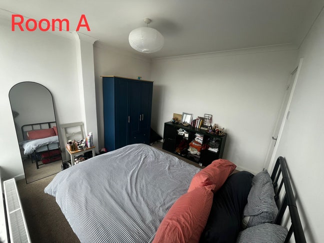 Room available in prim location  Main Photo