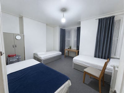 Master Bed Room for Both Students & Couples  Main Photo