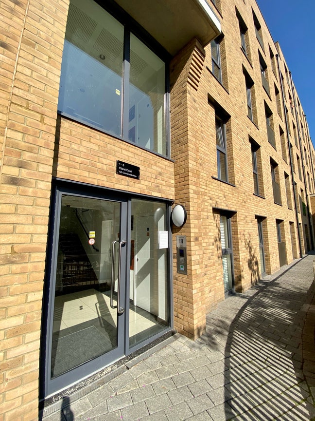 1 bedroom Furnished flat with a balcony  Main Photo