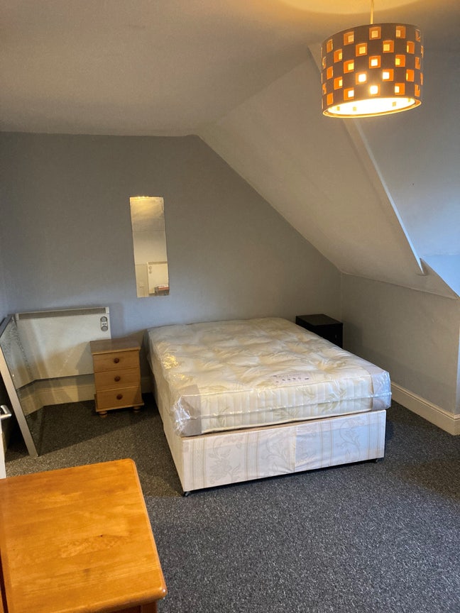 Spacious Studio Flat in University Area Main Photo