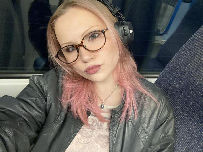 Mature Student + Cats looking for Flatmate/Room Main Photo