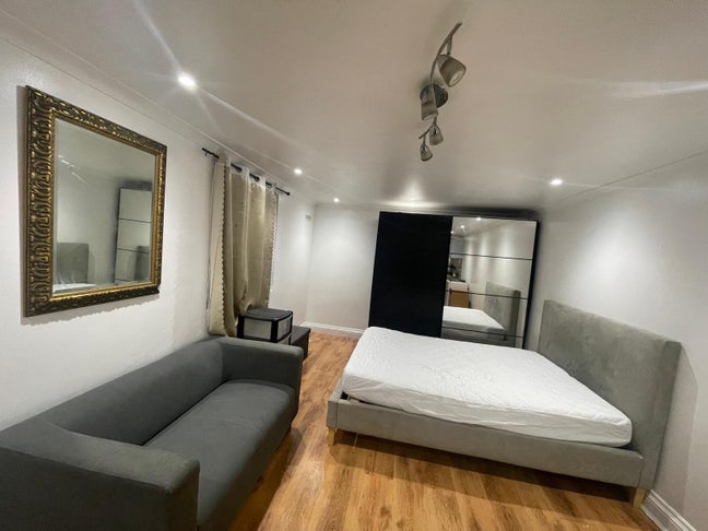 Modern Furnished Studio Flat - Ideal for a Couple Main Photo