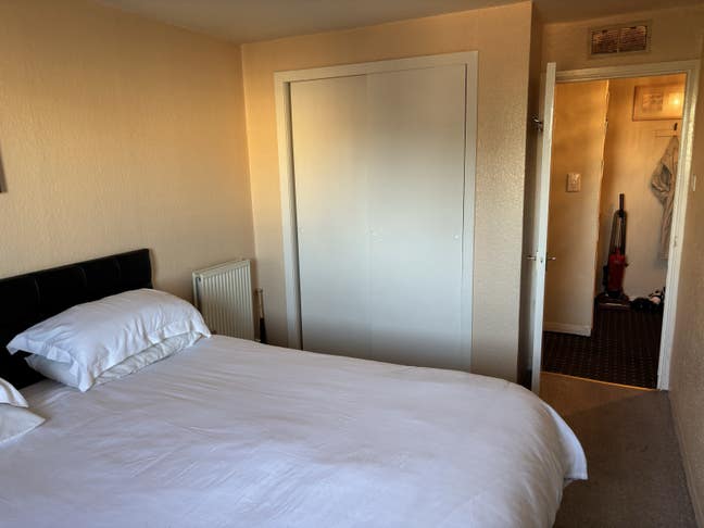 Clean & Comfortable Double Room Available Main Photo